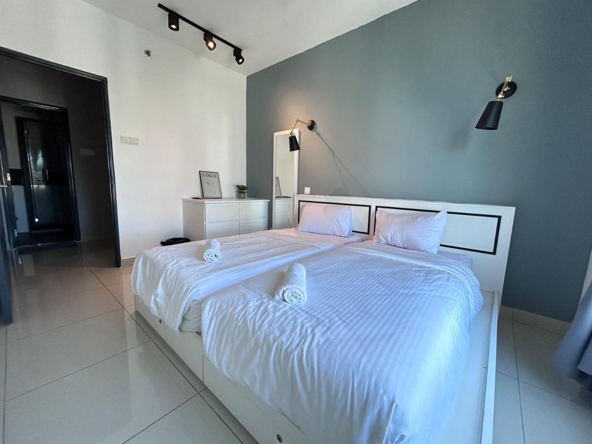 Apartment Seaview Mansion One 2r2b Gleneagles Gurney Komtar By Cozy Haven