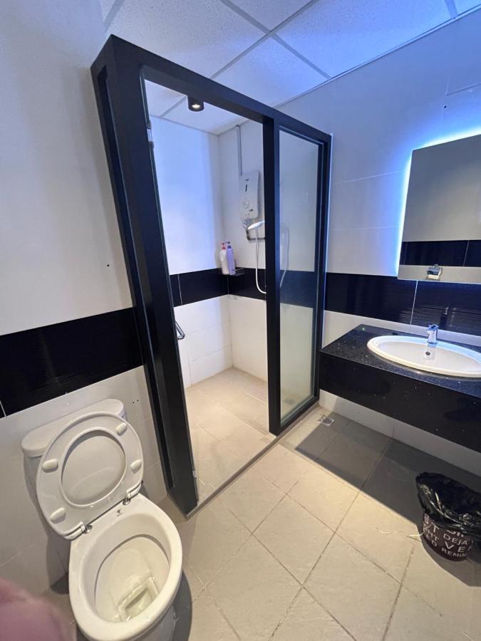 Apartment Seaview Mansion One 2r2b Gleneagles Gurney Komtar By Cozy Haven